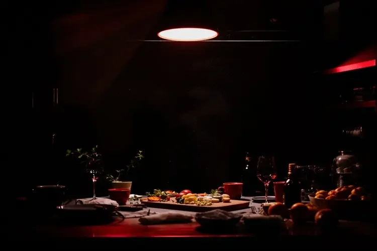 美食博主被曝人设造假，后厨摆拍全程幕后揭秘 - 51吃瓜网今日吃瓜入口实锤配图